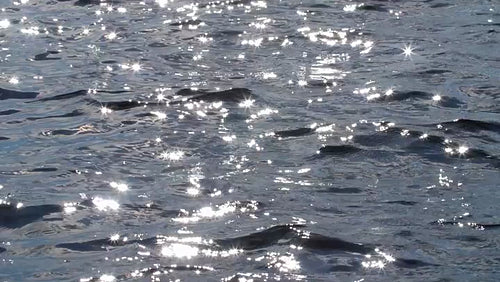 Slow motion. Brilliant sparkling waves in freshwater summer lake. HD.